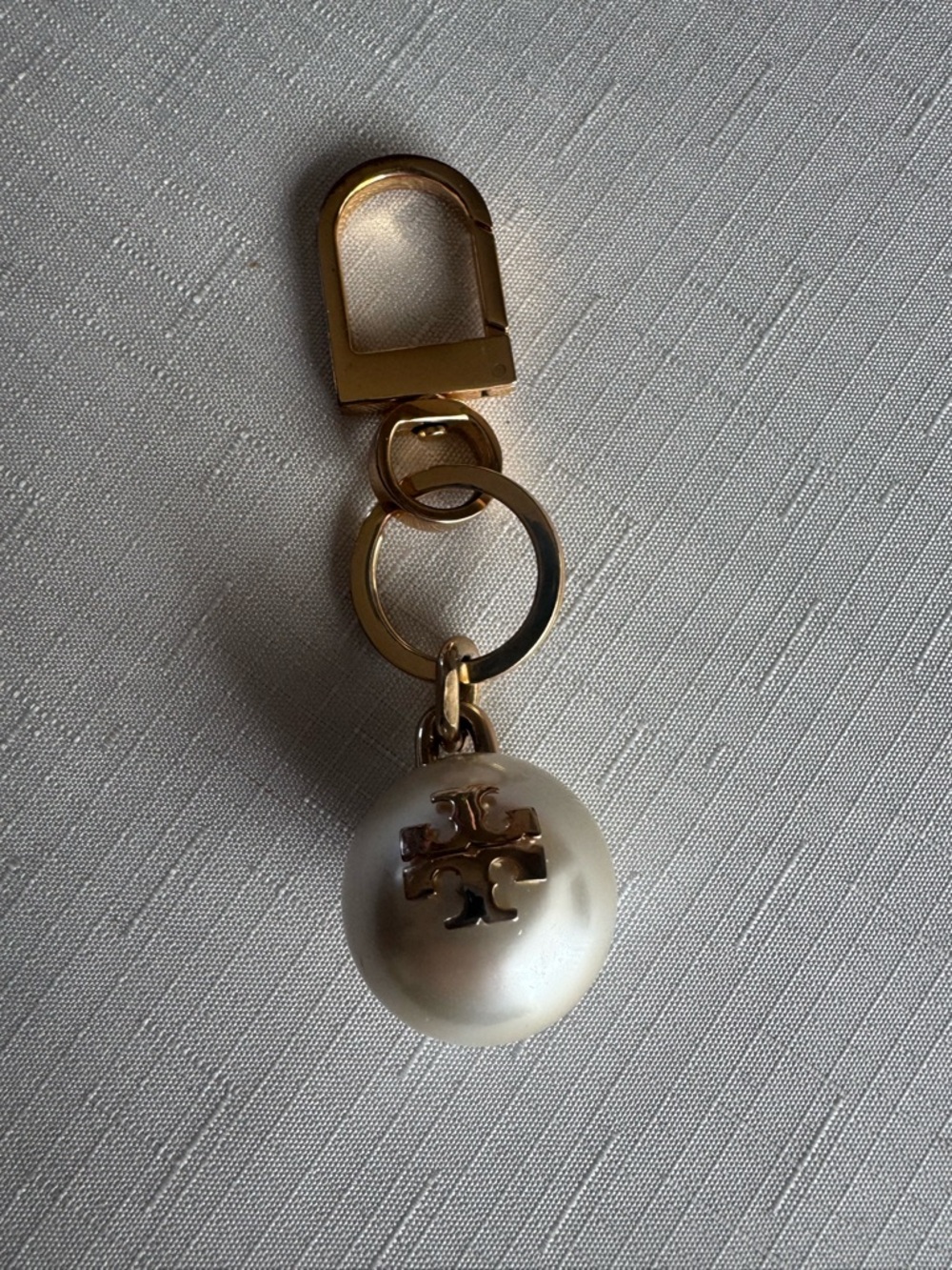 Tory Burch Gold Hardware with Pearl Charm Keyring - Picture 2 of 5